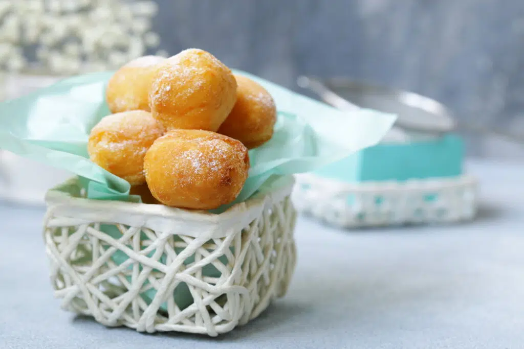 Mini bomboloni alla crema pasticcera